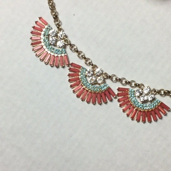 Fan shape boho statement necklace - Picture 4 of 4